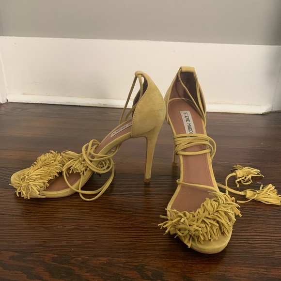 Steve Madden Sassey Yellow Suede Heel - Picture 2 of 3